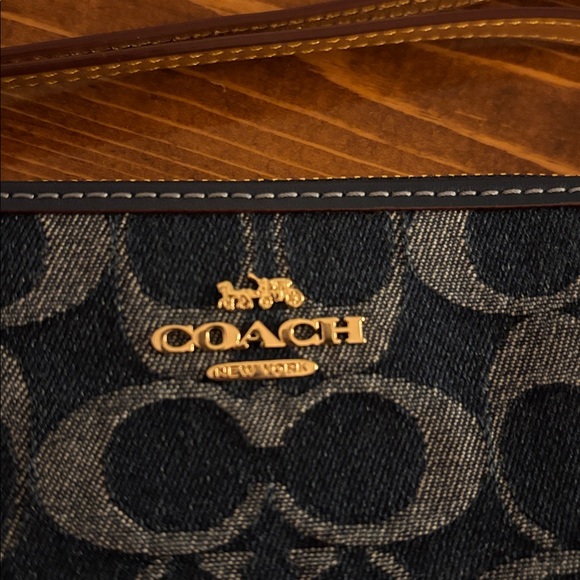 NWT Coach Corner Zip Wristlet in Signature Denim - Picture 4 of 5